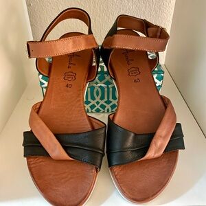 Anthropologie Anesha Women's Black and Brown Soft Leather Sandals rubber soles